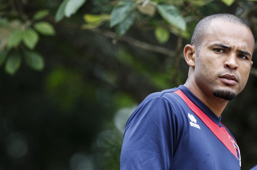 Lúcio Flávio, autor de seis gols no Paranaense, ainda não sabe se disputa a Série B pelo clube. | Daniel Castellano/Gazeta do Povo
