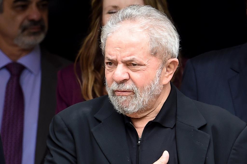 Lula estava em encontro com petistas quando recebeu notícia sobre pedido de prisão preventiva. | Evaristo Sá/AFP