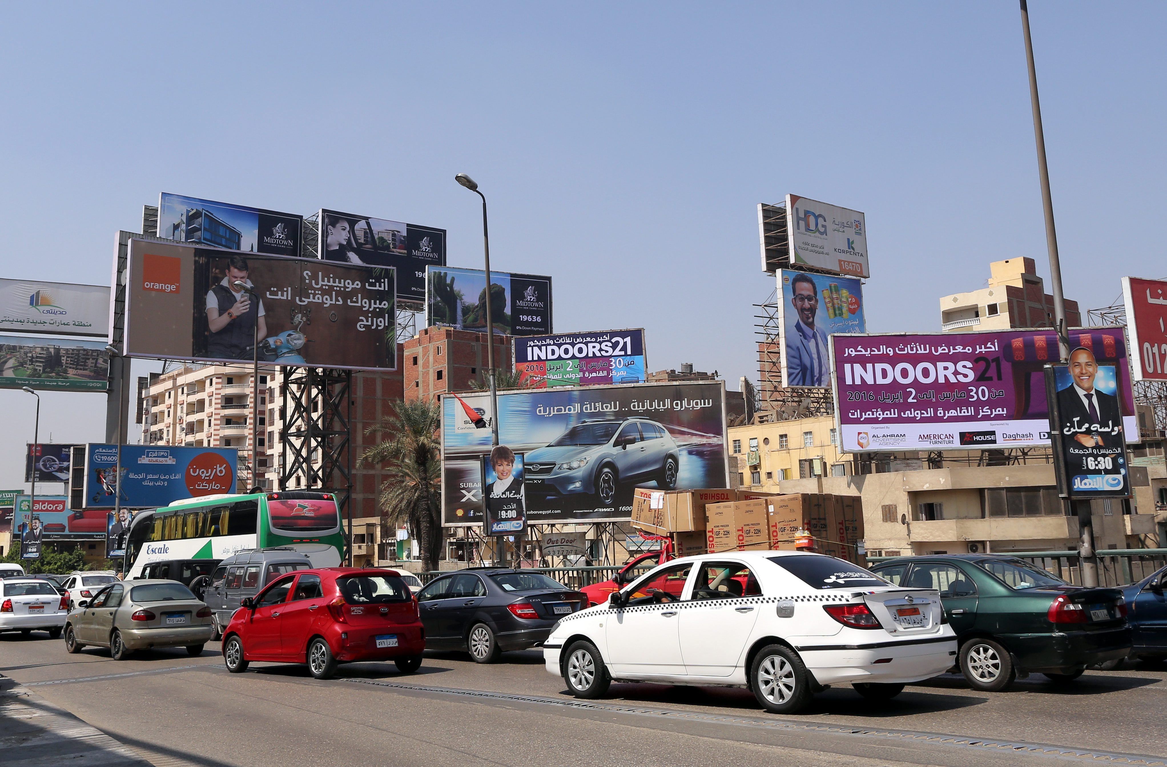 Na capital do Egito, o Uber “original” também passou a aceitar pagamentos em dinheiro para conquistar clientes. | Khaled ElfiqiI
/EFE/Folha Press