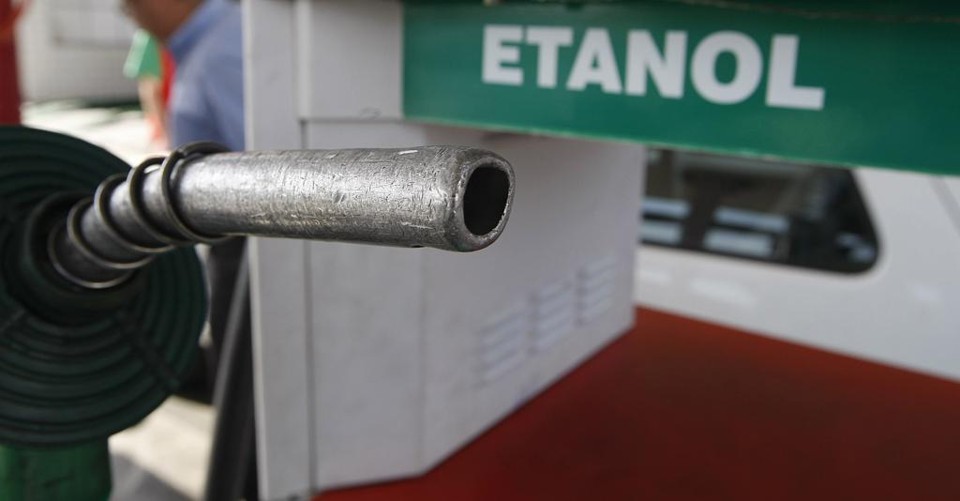 Vale lembrar que o aumento das cotações do álcool é comum no início de cada ano, pois é quando o Centro-Sul do Brasil, principal área produtora de cana-de-açúcar, fabrica menos etanol. | JONATHAN CAMPOS/Gazeta do Povo