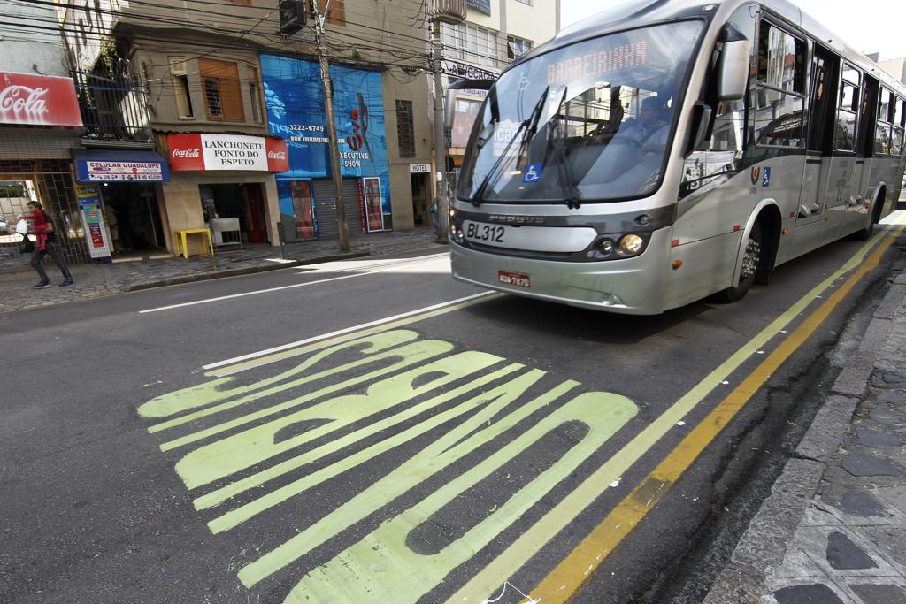 Tarifa de ônibus não deve aumentar, segundo o prefeito de Curitiba. | Aniele Nascimento/Gazeta do Povo
