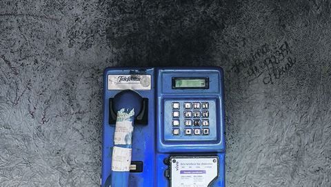 Inventor do cartão telefônico cobra royalties de operadoras em ação milionária Cerca de 1,3 milhão de orelhões foram alimentados pelos cartões. | Rafael Neddermayer/Fotos Públicas