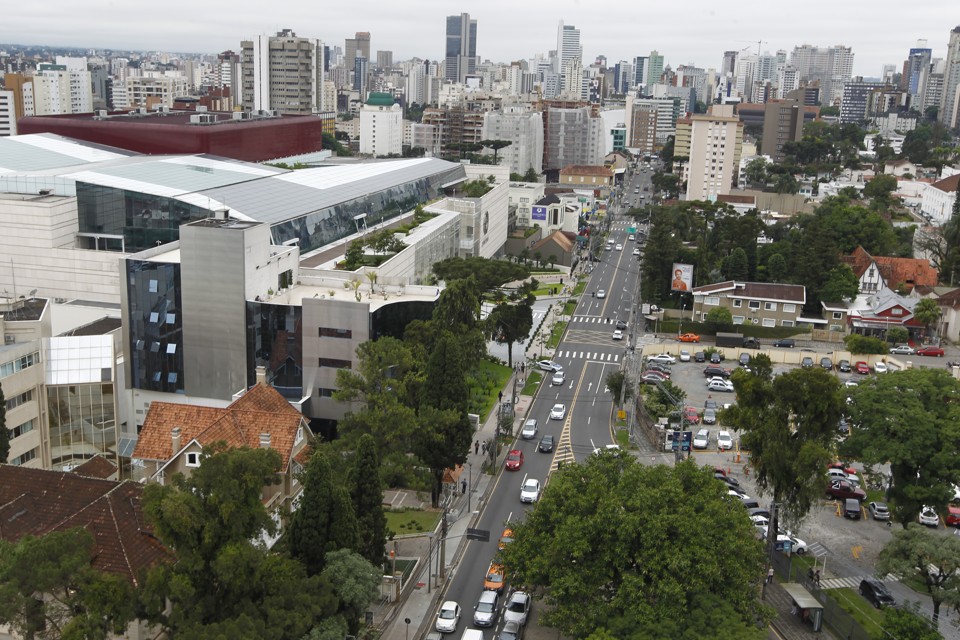 Bairro Batel é um dos 23 bairros de Curitiba com menos que 12 metros quadrados de área verde por habitante. | Antônio More/Gazeta do Povo