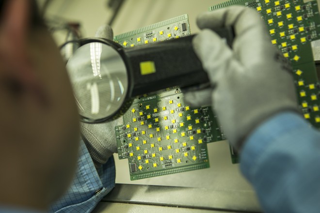 A maioria dos 50 empregados da Pumatronix trabalha no desenvolvimento de software e hardware. | (foto: Marcelo Andrade/Gazeta do Povo)