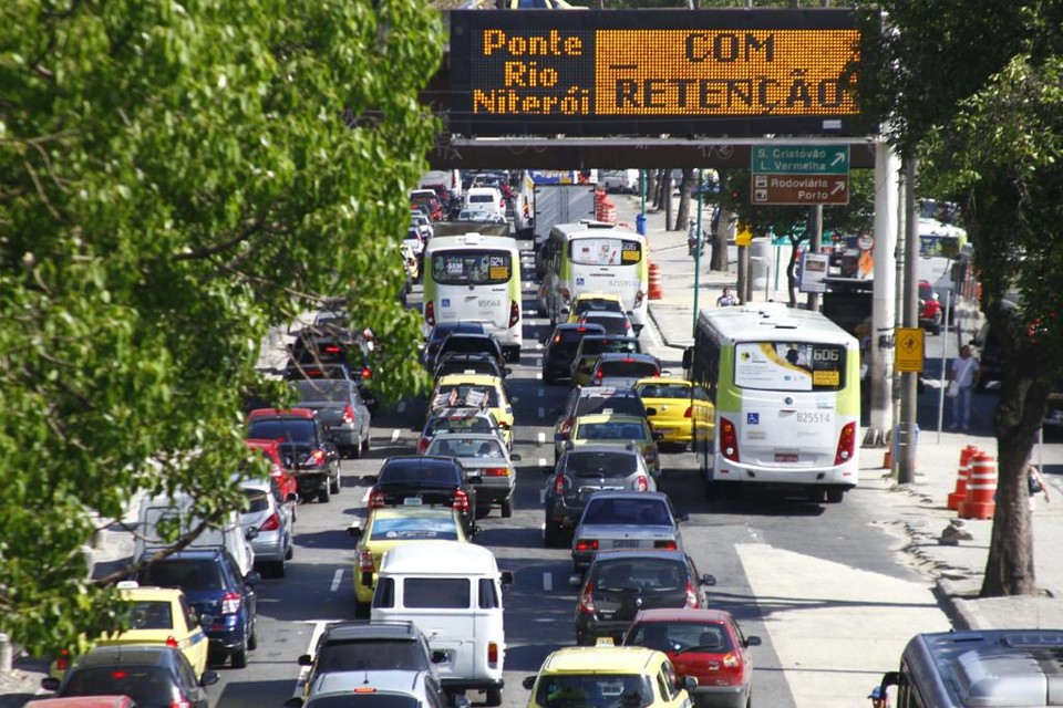 Pesquisadores observaram cidades como Boston e Rio de Janeiro (foto) para criar cálculos capazes de melhorar o trânsito e orientar políticas pública de infraestrutura viária. | 22122/Ale Silva/Futura Press/Folhapress