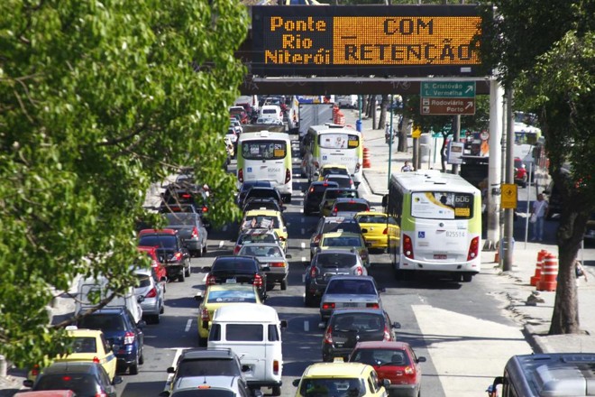Pesquisadores observaram cidades como Boston e Rio de Janeiro (foto) para criar cálculos capazes de melhorar o trânsito e orientar políticas pública de infraestrutura viária. | 22122/Ale Silva/Futura Press/Folhapress