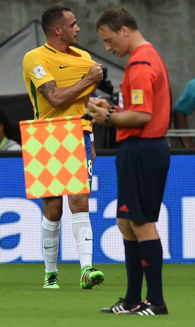 Renato Augusto comemora o segundo gol do Brasil contra o Uruguai. | VANDERLEI ALMEIDA/AFP