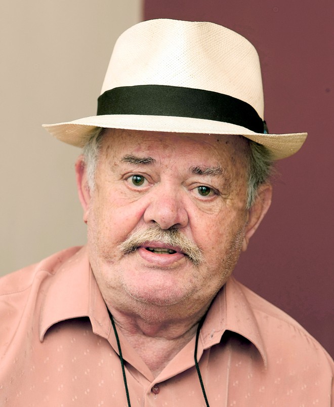 Cid se irrtava quando o chamavam de mal-humorado. “Sou assim porque conheci muita gente que me deixou amargo”, defendia-se. Os amigos brincavam que era preciso um manual de instruções: nunca procurá-lo pela manhã (era notífago) e jamais pedir fotos emprestadas. “Esse acervo me custou muito trabalho”, brigava. | Arquivo/Gazeta do Povo