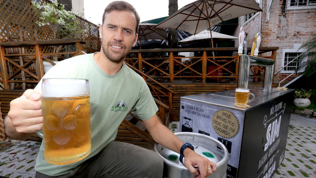 Fábio Galvão, da Hop’n Roll, investiu em chope para festas. | Ivonaldo Alexandre/Gazeta do Povo