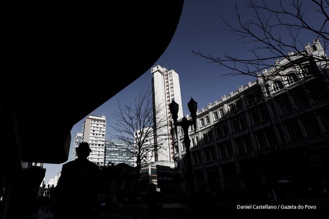 Luiz Xavier menor avenida do mundo - Foto: Daniel Castellano / Gazeta do Povo | 