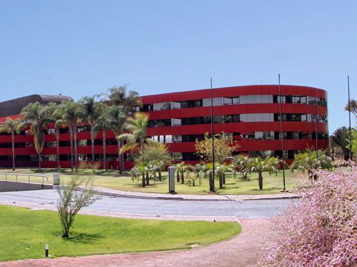 Fachada do Golden Tulip: Lula esteve no hotel pelo menos até a madrugada desta terça-feira. | Divulgação/Golden Tulip