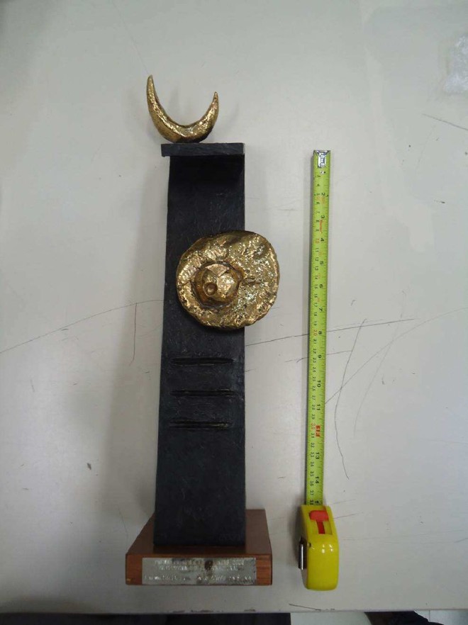 Escultura em aço, atribuída a Joan Miró, aparentemente uma das peças de premiação Príncipe de Astúrias |