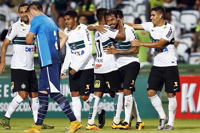 Foi o primeiro gol de Vinícius com a camisa do Coritiba. | Albari Rosa/Gazeta do Povo