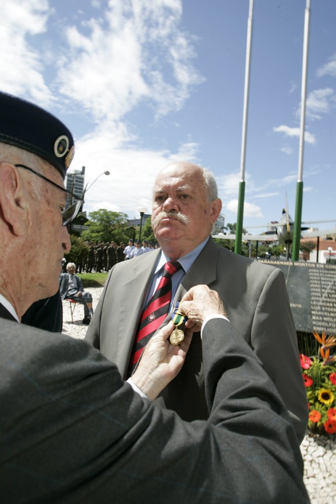 Também recebeu medalha dos Pracinhas, que viam em Cid um narrador autorizado da Campanha da Itália. | MARCELO ELIAS/MARCELO ELIAS