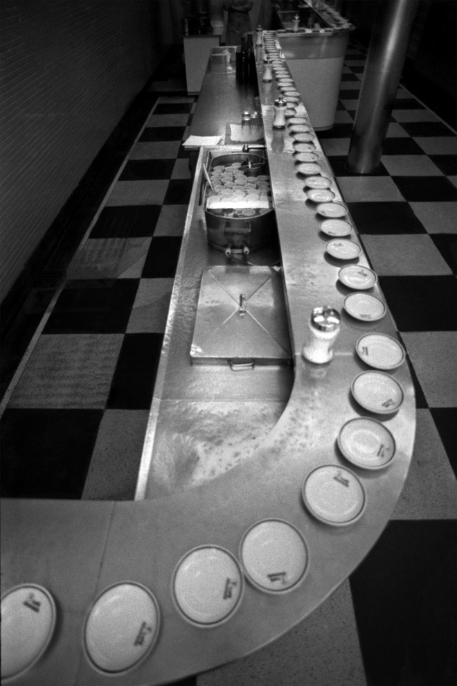 Um café da Rua XV em 1983. | 