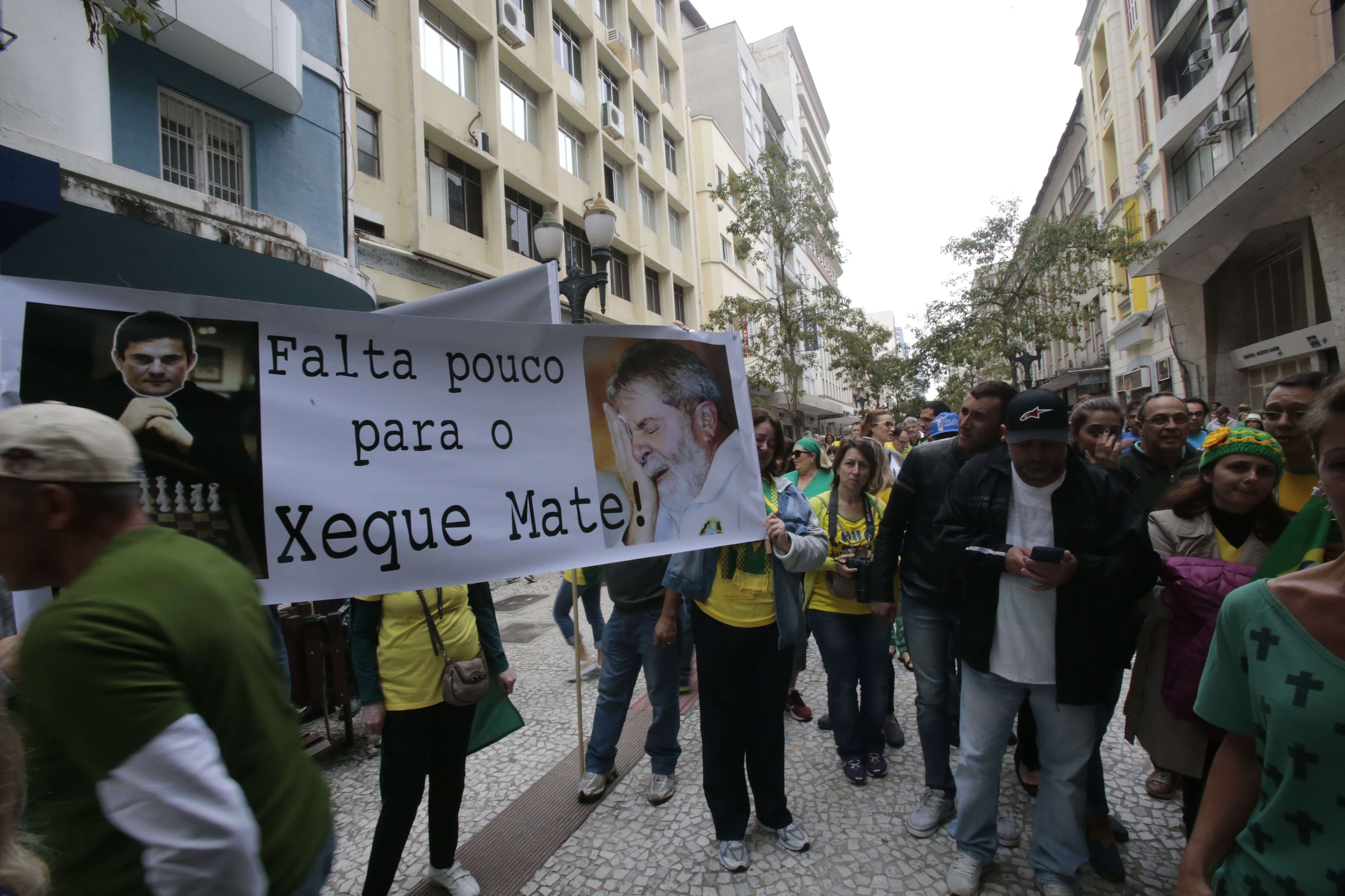 Protesto na Boca Maldita, em Curitiba: repercussão preocupa petistas e movimentos sociais. | Pedro Serapio/Gazeta do Povo