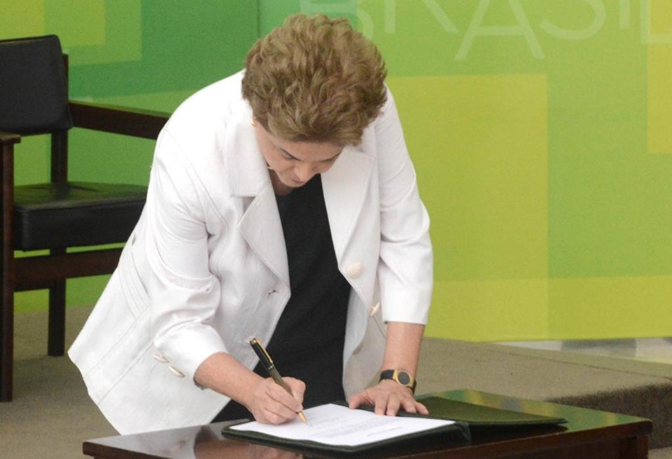 Presidente Dilma Rousseff tenta recompor base aliada com distribuição de cargos no governo. | IsaacAmorim/AG.MJ /