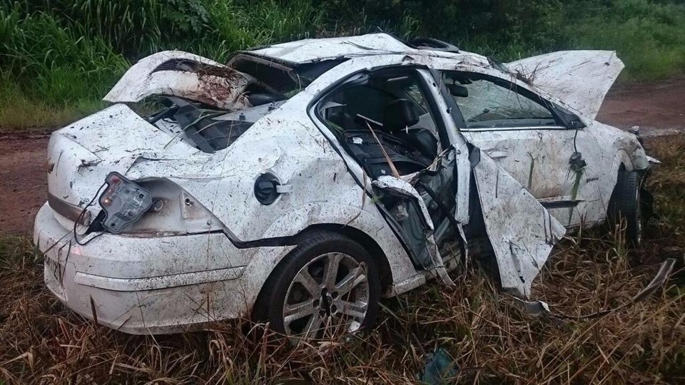 Acidente na BR-277 deixou um morto e quatro feridos. Vítima fatal não usava cinto de segurança. | Polícia Rodoviária Federal/Divulgação