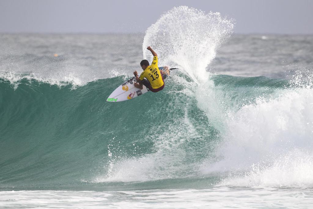 Adriano de Souza, o Mineirinho, em ação na segunda rodada da etapa de Gold Coast (Austrália) do Mundial de Surfe. | Kelly Cestari/Gazeta do Povo
