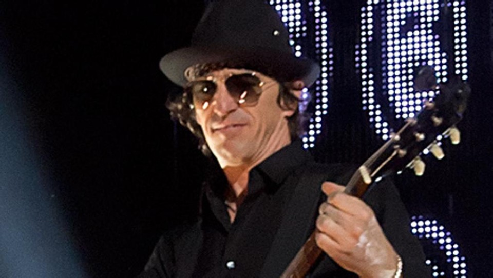 Izzy Stradlin diz não estar envolvido em projetos com a banda | Dineshraj Goomany/Wikimedia Commons