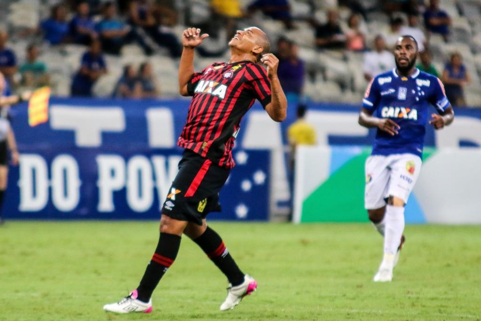 Walter passou em branco em mais uma partida pelo Furacão. | Dudu Macedo/Fotoarena/Folhapress
