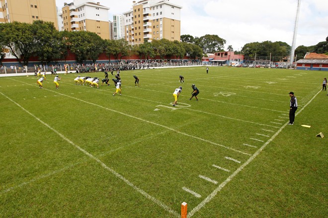 Jogo do Guardians Saints X Coritiba Crocodiles no campo do Imperial Futebol Clube | Antônio More/Gazeta do Povo