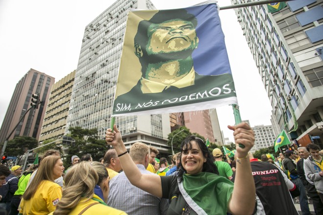 O magistrado, que se tornou símbolo da luta anticorrupção, apareceu em cartazes com frases de incentivo em Curitiba. Foto: | Marcelo Andrade/Gazeta do Povo