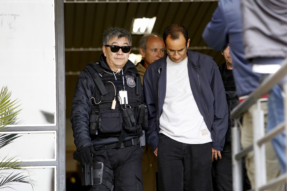 Imagem do japonês da federal ao lado de Marcelo Odebrecht, em junho de 2015 | Antônio More/Gazeta do Povo
