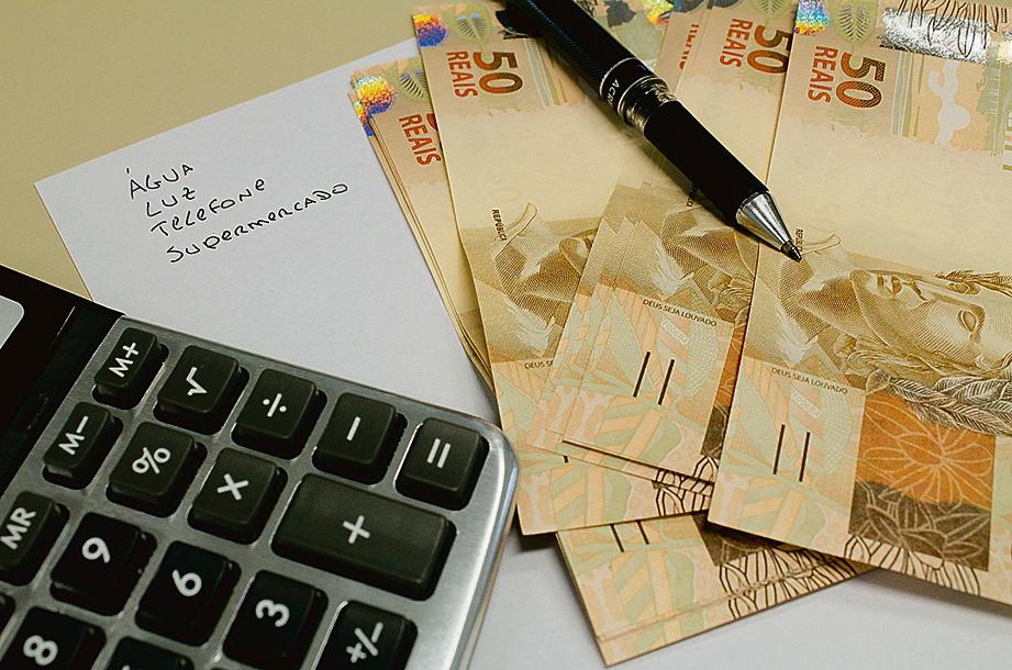 Piora da economia provocou aumento nas taxas de juros, restringindo o acesso ao crédito livre. | Marcos Santos/USP imagens/Fotos Públicas