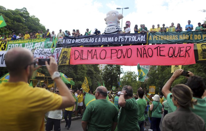 Porto-alegrenses querem Dilma fora da presidência | JEFFERSON BERNARDES/AFP