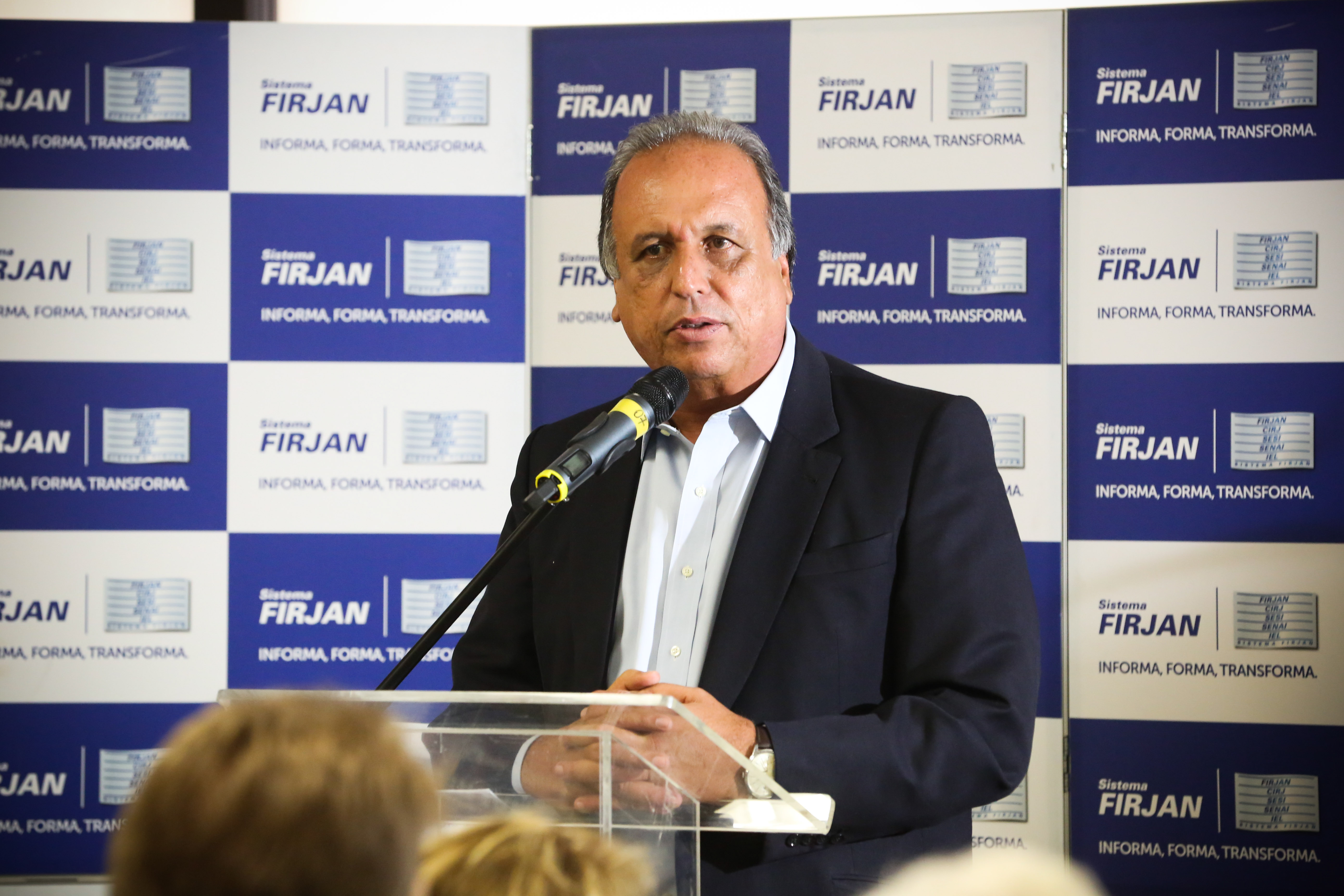 Na tarde de quinta-feira, 24, Pezão recebeu um telefonema da presidente Dilma Rousseff, que em 2009 enfrentou um câncer do mesmo tipo, linfoma não-Hodgkin. | Shana Reis/GERJ