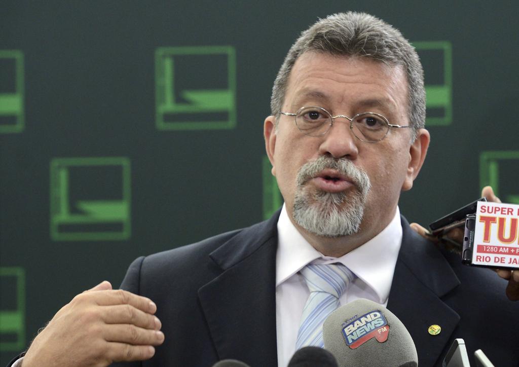 Deputado federal Afonso Florence reagiu ao desembarque do PMDB do governo Dilma. | Antonio Cruz/Agência Brasil