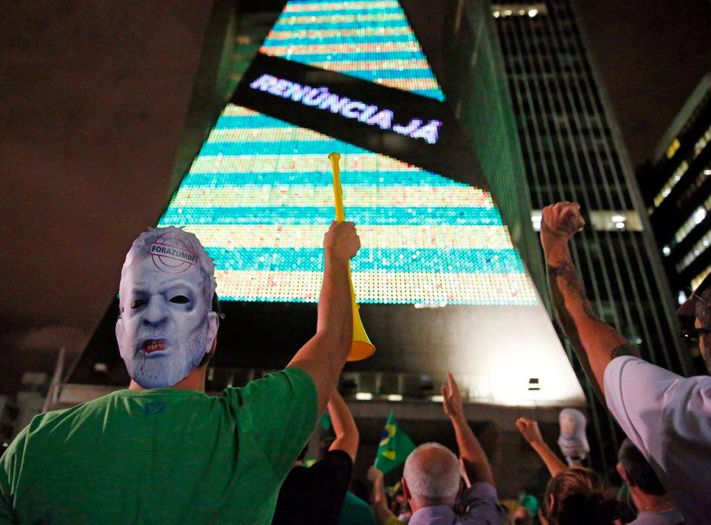 Muitos manifestantes foram para a Avenida Paulista pedir a renúncia da presidente Dilma Rousseff. | Ayrton Vignola/Fiesp