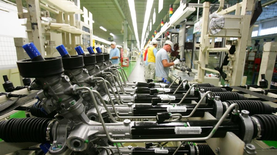 Linha de produção da Jtekt em São José dos Pinhais: fabricantes de direções elétricas teriam combinado preços. | Daniel Castellano/Gazeta do Povo