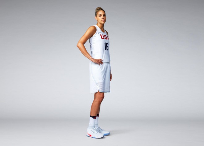 Elena Delle Donne na apresentação do uniforme de basquete dos EUA para a Rio-2016. | 