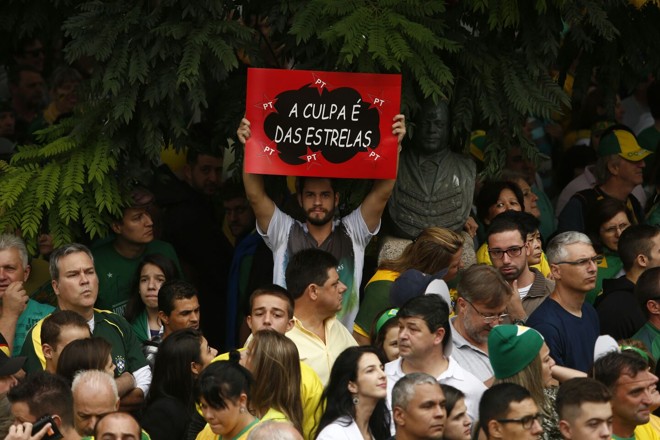 Cartaz faz trocadilho entre livro juvenil e o símbolo do PT | Marcelo AndradeGazeta do Povo