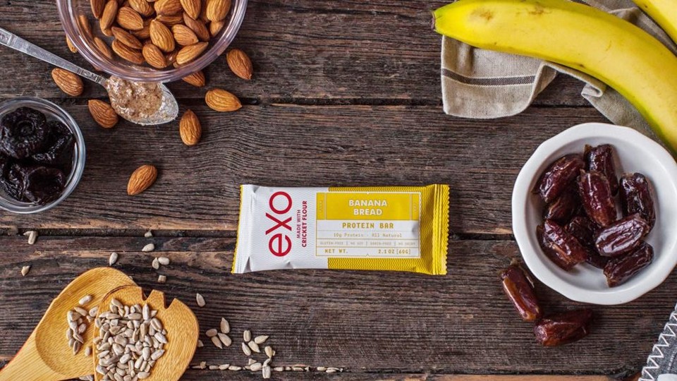 Barrinhas da Exo vêm em sabores diversos, como banana, maçã e coco | Divulgação/Exo