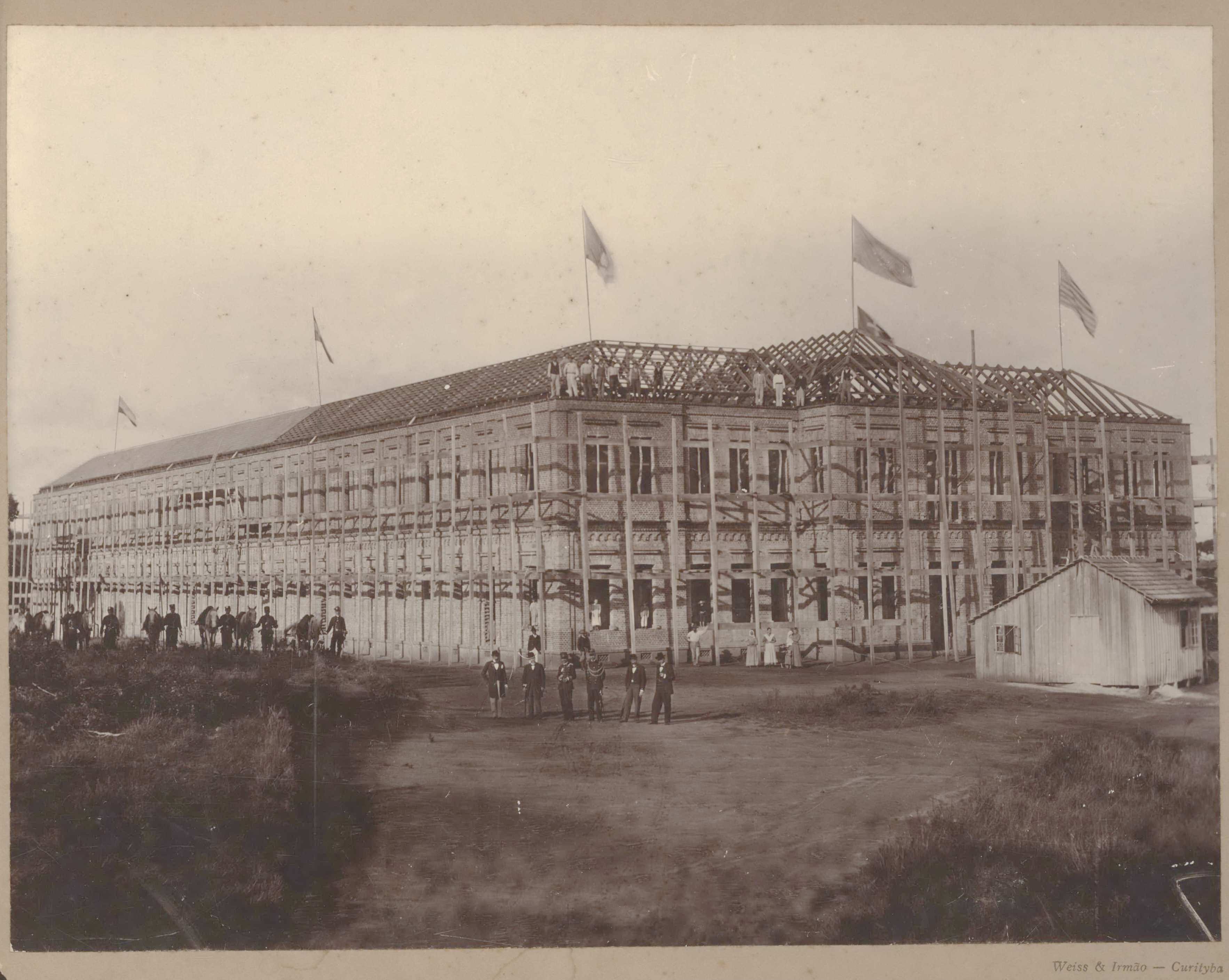 Construção do hospital psiquiátrico Nossa Senhora da Luz: hospício funcionou no local até 1907, quando deu espaço para o Presídio do Ahú. | Rodrigo Bichara/Divulgação