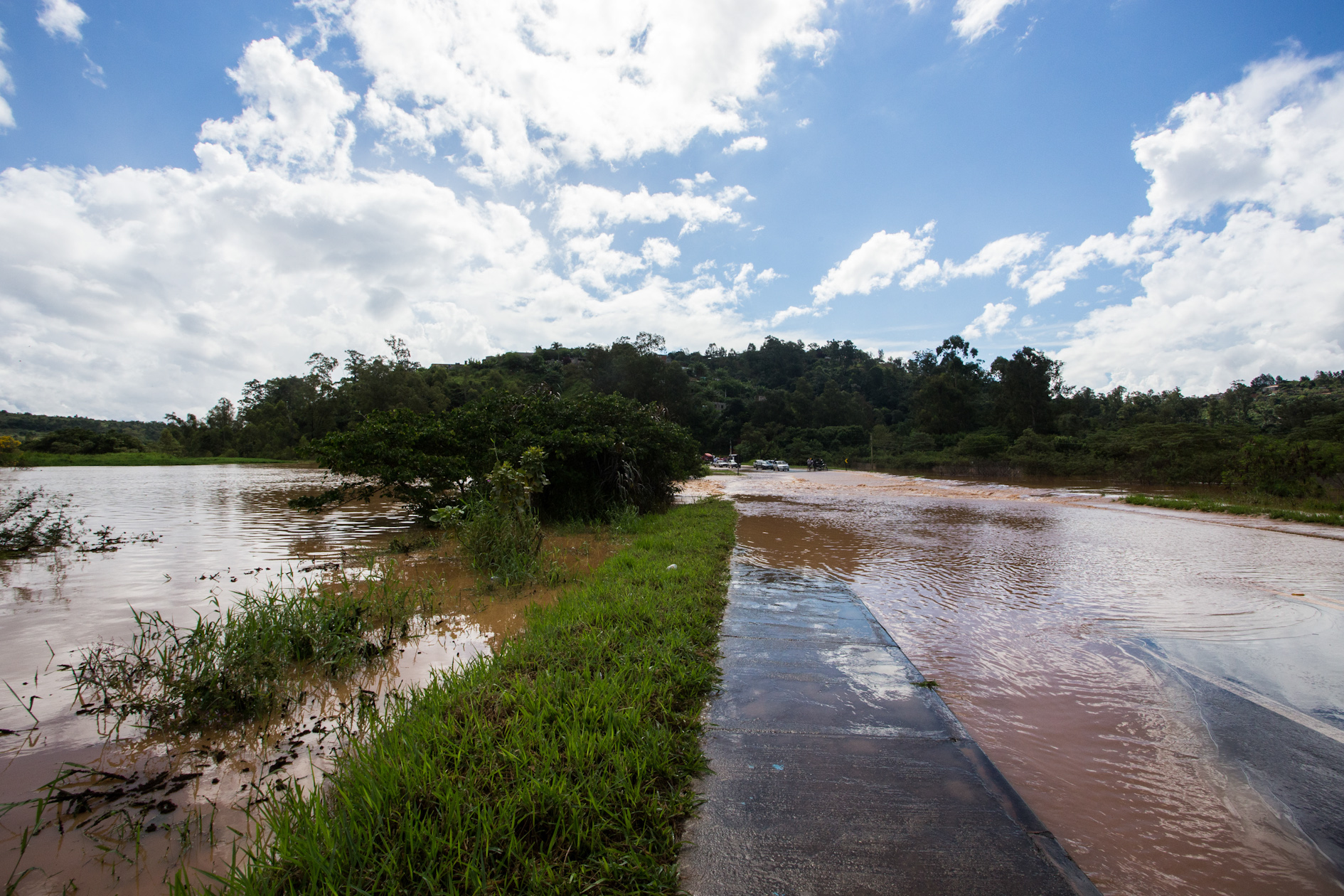 Na foto, alagamento na SP-23, no município de Mairiporã | Eduardo Saraiva/ A2IMG/Fotos Públicas