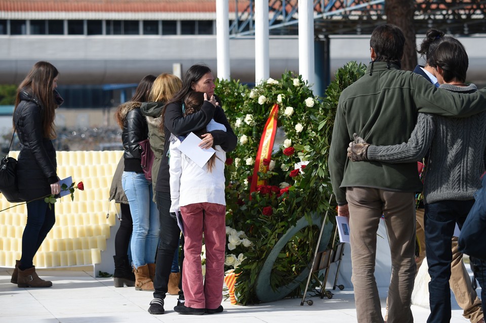 Memorial para as vítimas do voo na comunidade de Prads-Haute-Bléone | Boris Horvat/AFP