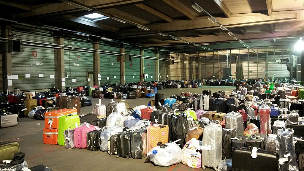 Bagagens que já haviam sido despachadas no dia dos atentados | Antony Gevaert/AFP