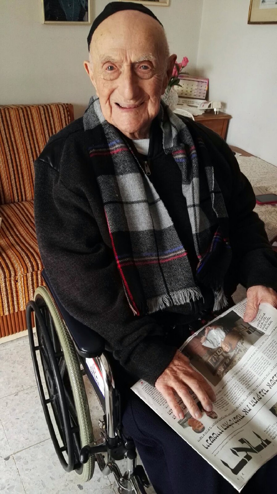 Yisrael Kristal, em retrato do dia 22 de janeiro deste ano: sobrevivente do Holocausto é o homem mais velho do mundo | SHULA KOPERSHTOUK/AFP