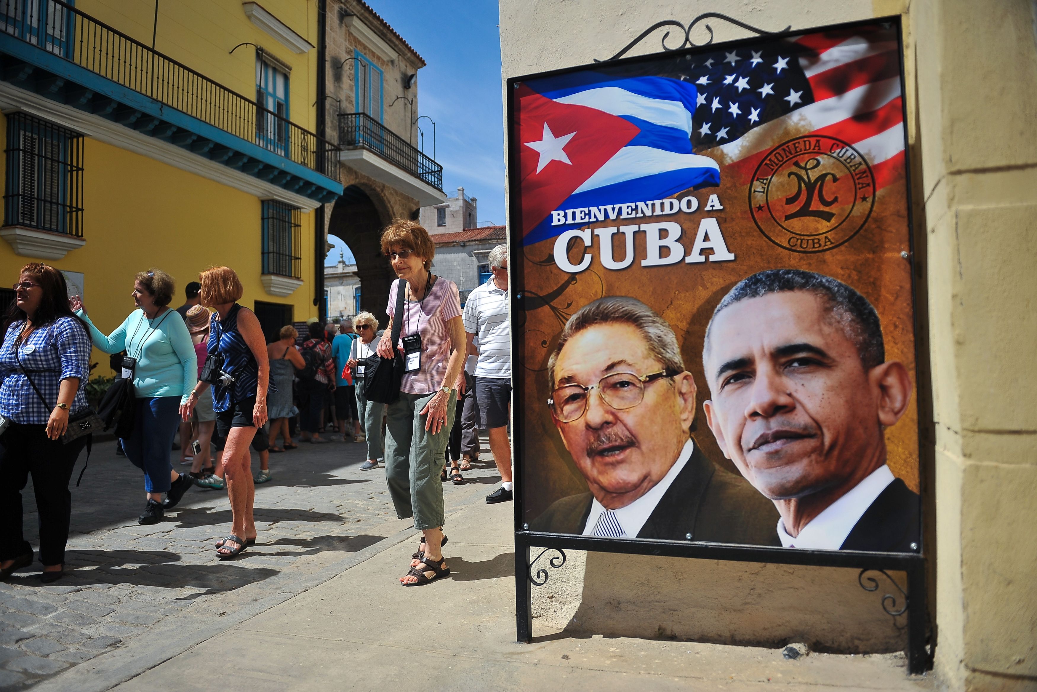 Cartaz anunciando a passagem de Obama por Havana: internet começa a mudar os costumes da ilha. | Yamil Lage/AFP
