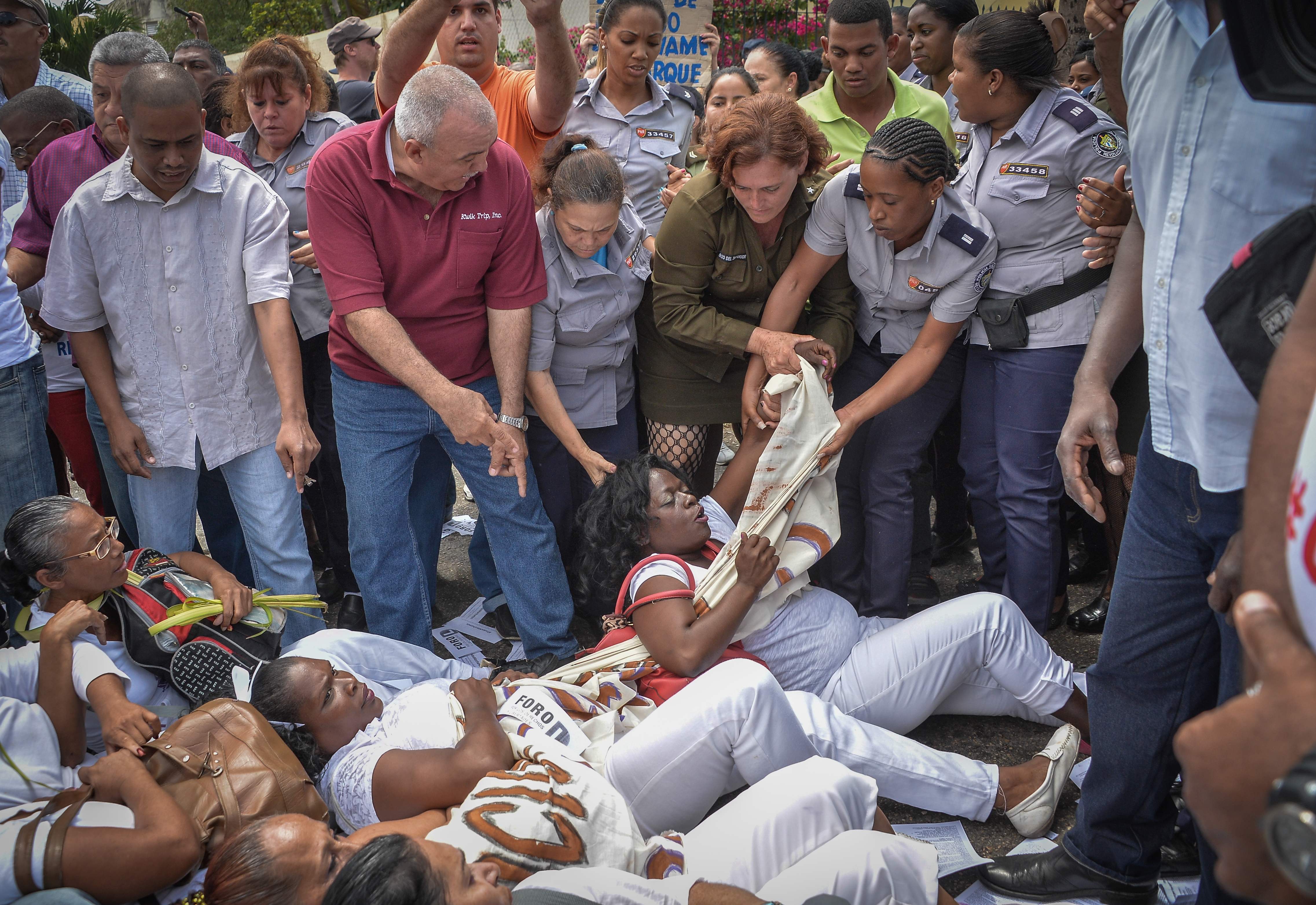 Ativistas cubanas são levadas à força antes da visita de Barack Obama | Adalberto Roque/AFP
