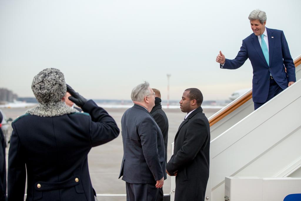 Horas antes da chegada do secretário norte-americano, seis suspeitos de envolvimento nos ataques em Bruxelas foram presos. | ANDREW HARNIK/AFP