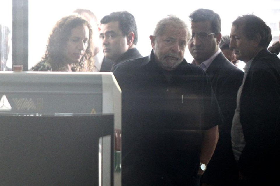 Lula foi conduzido até o aeroporto de Congonhas para prestar depoimento. | Márcio Fernandes/Estação Conteúdo