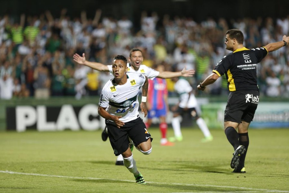 Dudu marcou dois gols na vitória do Coxa no Paratiba. | Henry Mileo/Gazeta do Povo
