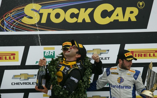 Antonio Pizzonia comemora conquista na Stock Car . | Daniel Castellano/Gazeta do Povo