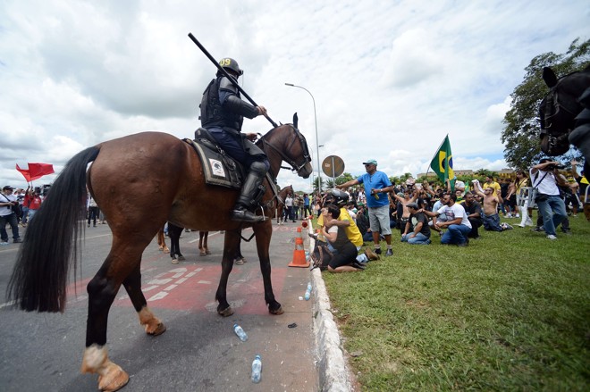 Cavalaria da polícia aparece em manifestação em Brasília. Foto: | Andressa Anholete/AFP