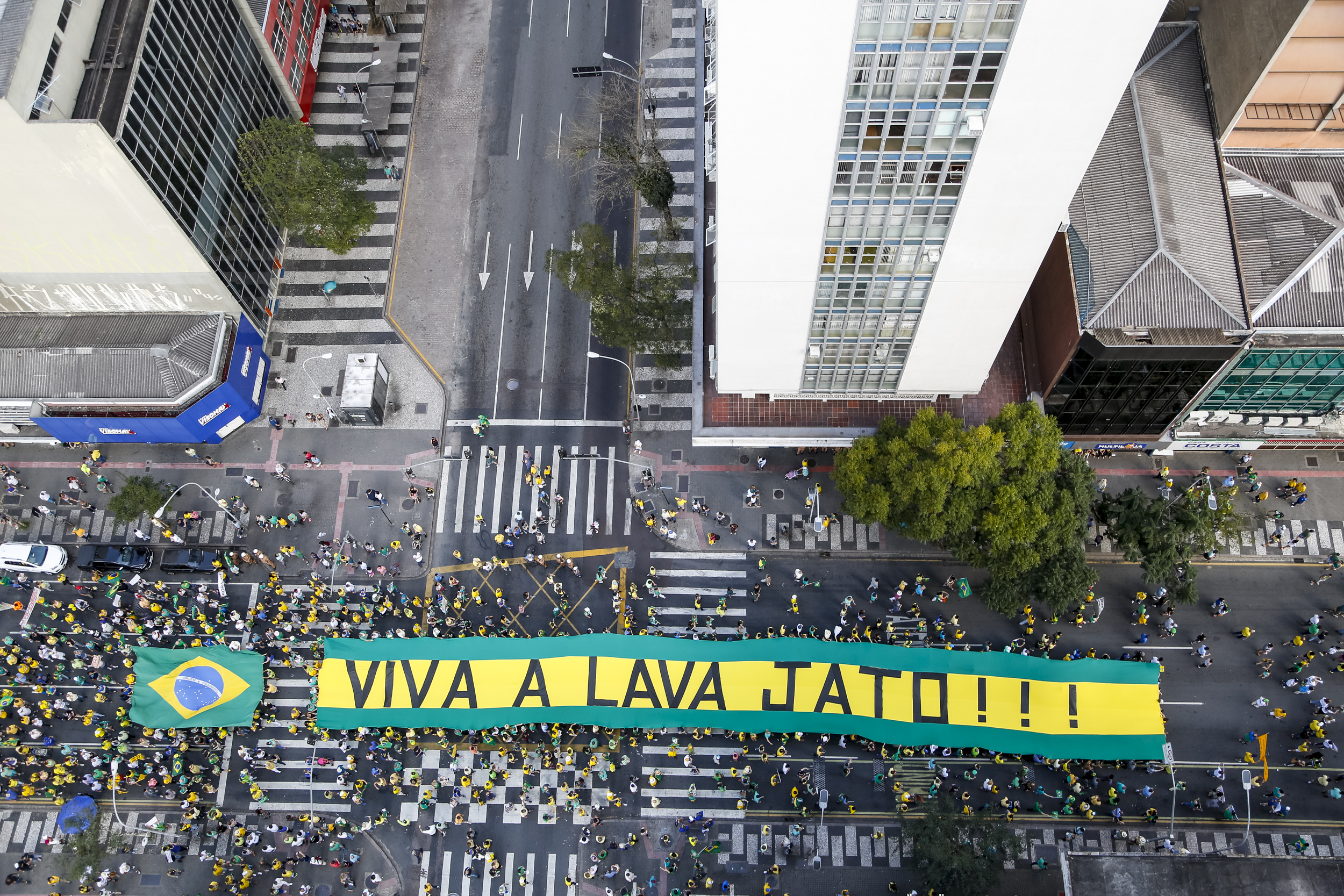 Protesto contra Dilma em Curitiba no ano passado: oposição avalia que corrupção tem mais “apelo” que pedaladas. | Henry Milleo/Gazeta do Povo/Arquivo